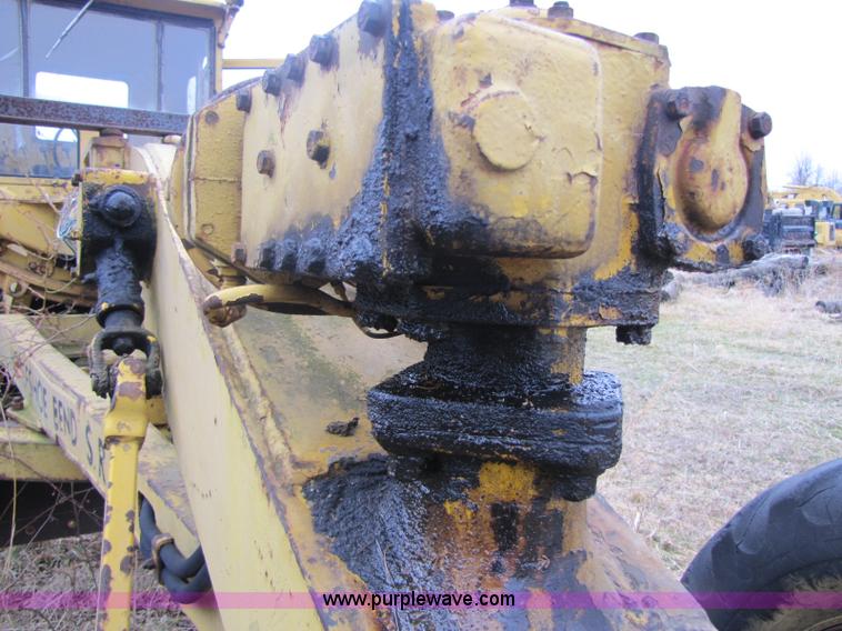 image for item 8408 Caterpillar 12 motor grader