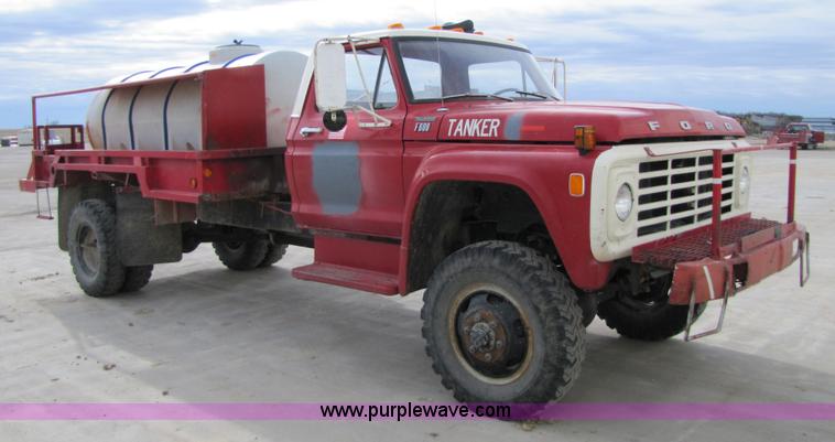 image for item 8660 1979 Ford F600 water truck