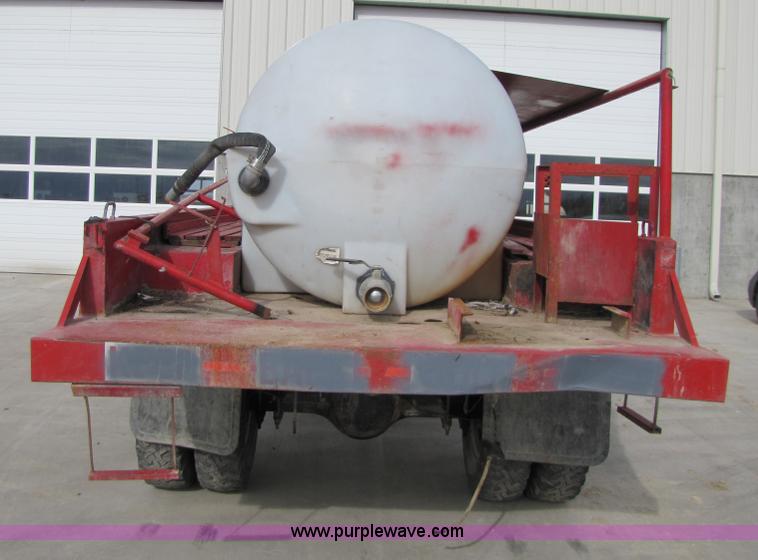 image for item 8660 1979 Ford F600 water truck