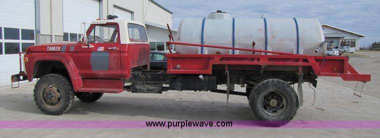 image for item 8660 1979 Ford F600 water truck