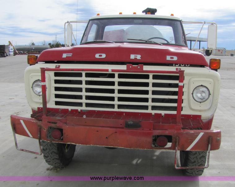 image for item 8660 1979 Ford F600 water truck