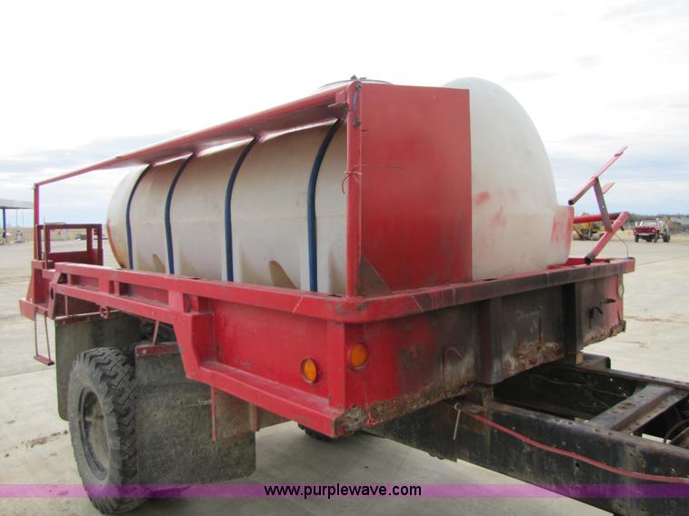 image for item 8660 1979 Ford F600 water truck