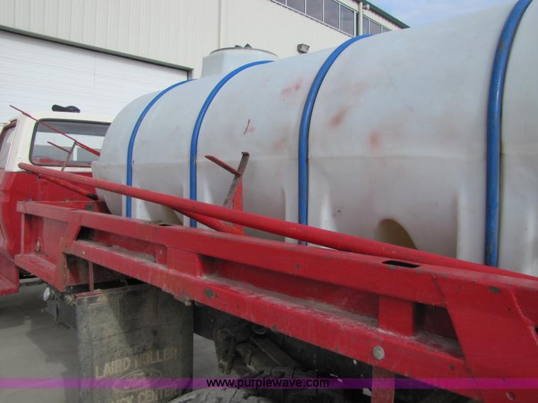 image for item 8660 1979 Ford F600 water truck