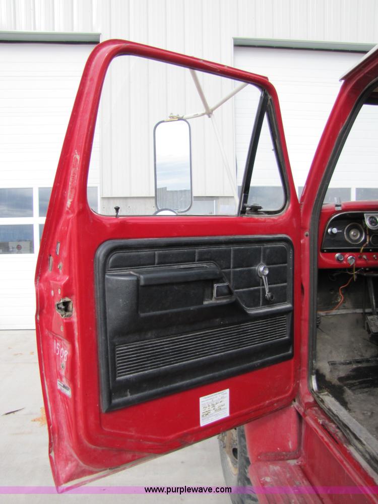 image for item 8660 1979 Ford F600 water truck