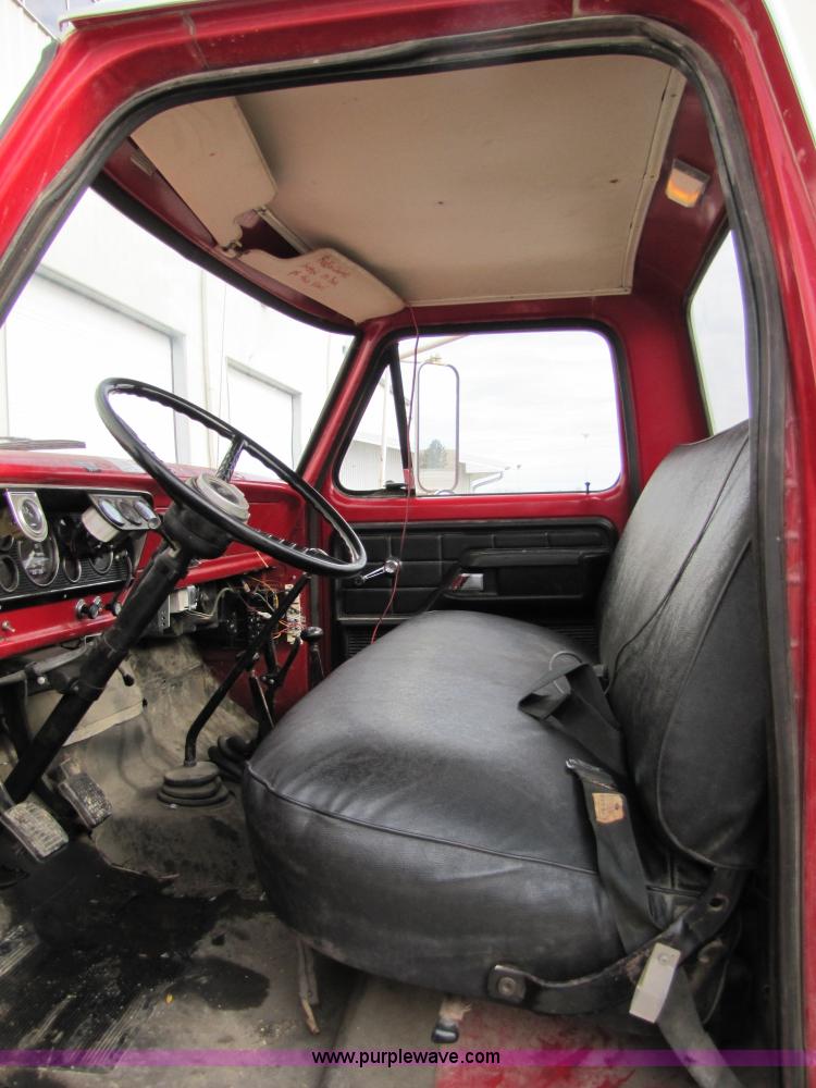 image for item 8660 1979 Ford F600 water truck