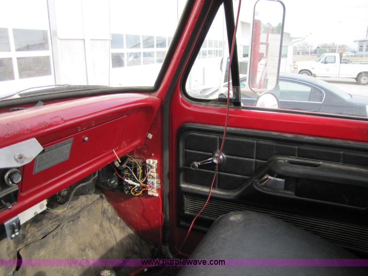 image for item 8660 1979 Ford F600 water truck