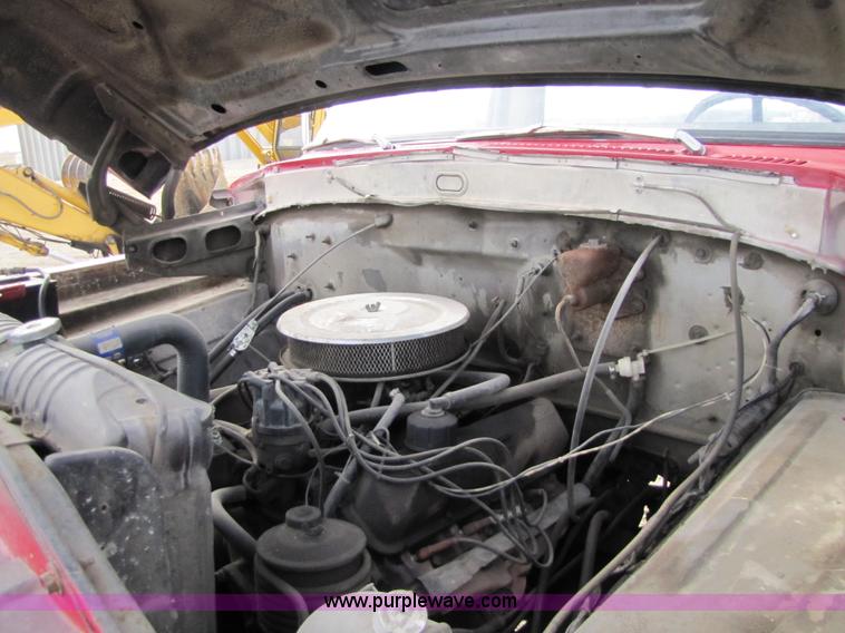 image for item 8661 1974 Ford F600 truck cab and chassis