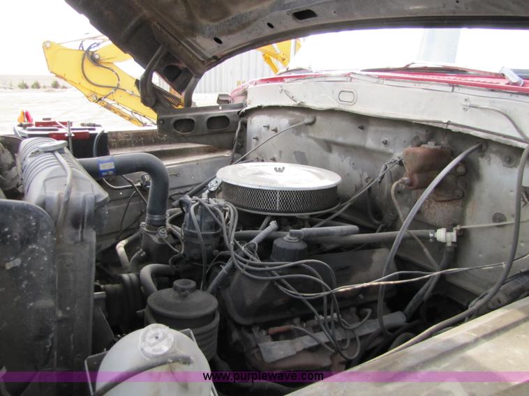 image for item 8661 1974 Ford F600 truck cab and chassis