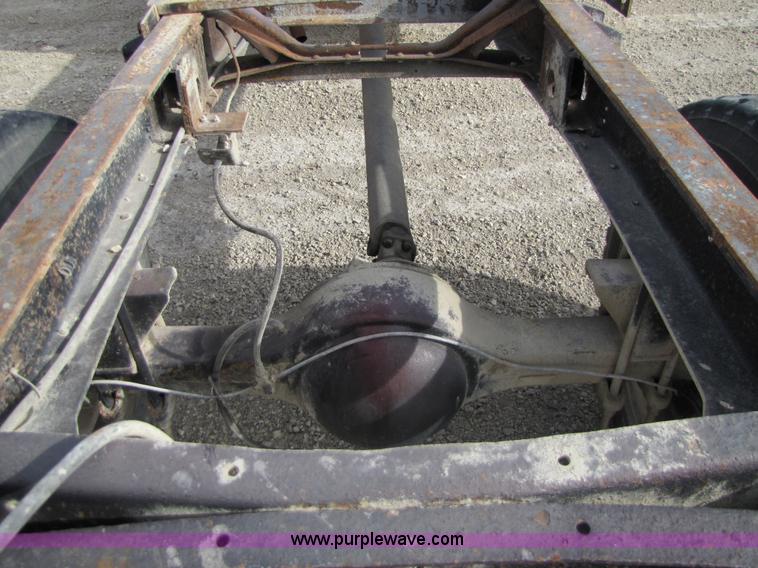 image for item 8661 1974 Ford F600 truck cab and chassis