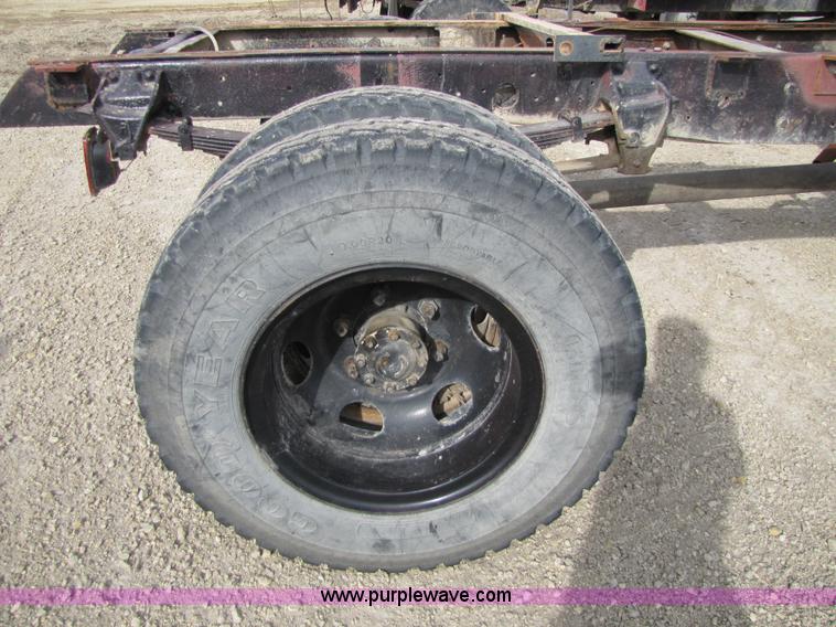 image for item 8661 1974 Ford F600 truck cab and chassis