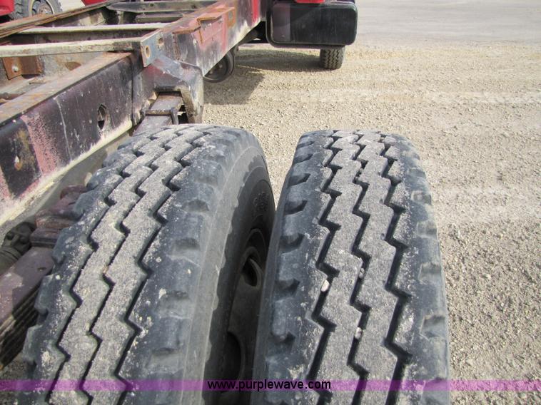 image for item 8661 1974 Ford F600 truck cab and chassis