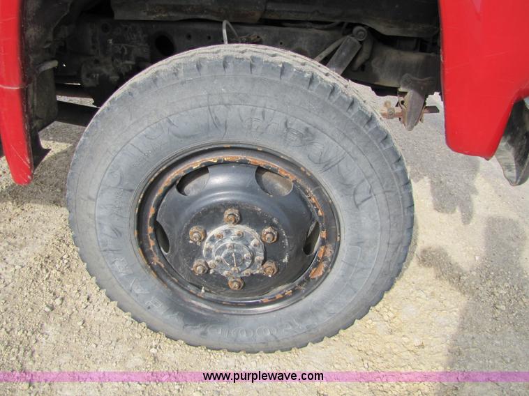 image for item 8661 1974 Ford F600 truck cab and chassis