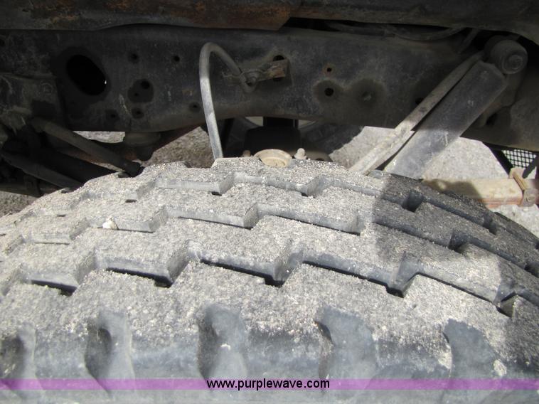 image for item 8661 1974 Ford F600 truck cab and chassis