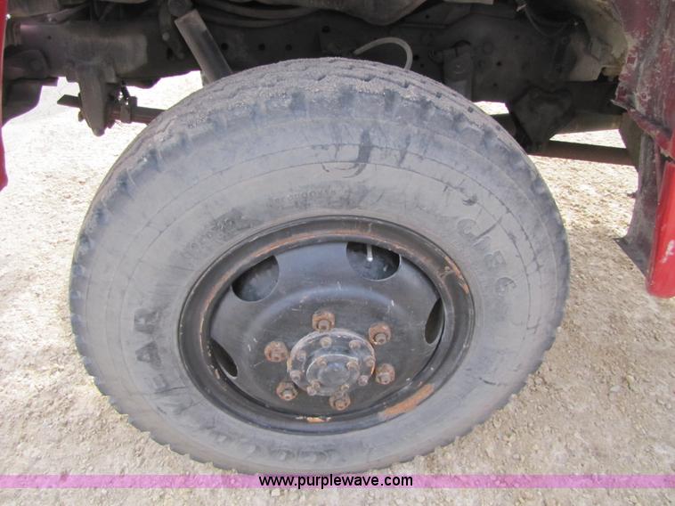 image for item 8661 1974 Ford F600 truck cab and chassis