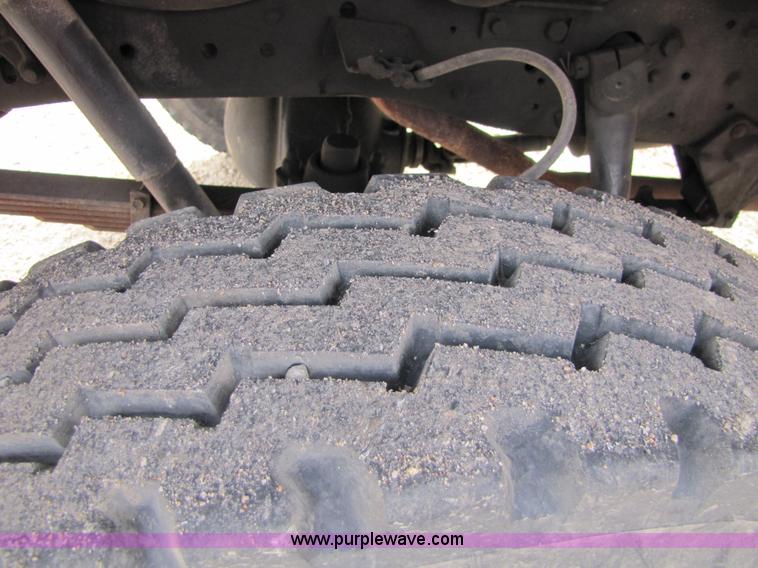 image for item 8661 1974 Ford F600 truck cab and chassis