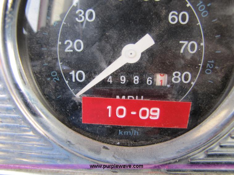 image for item 8661 1974 Ford F600 truck cab and chassis