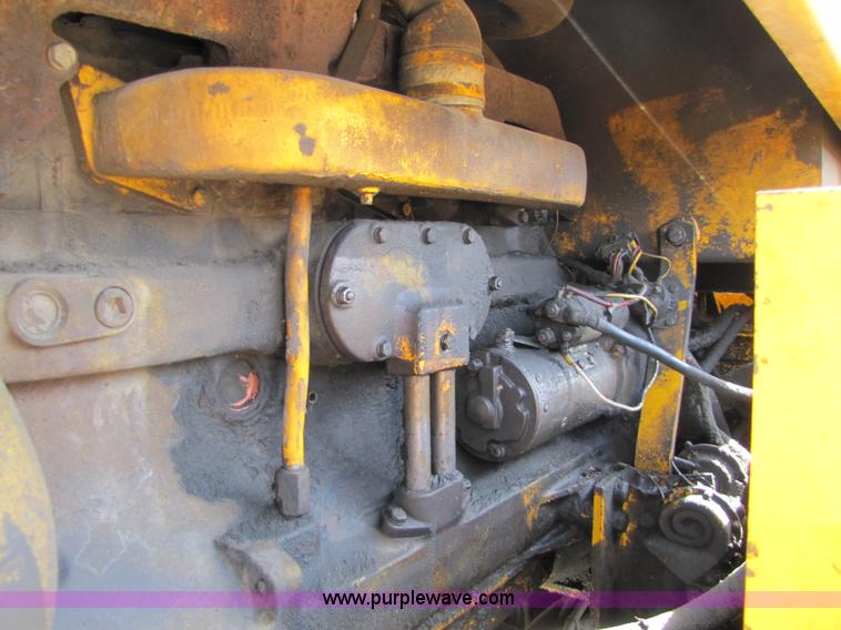 image for item 8668 1974 John Deere 690B excavator