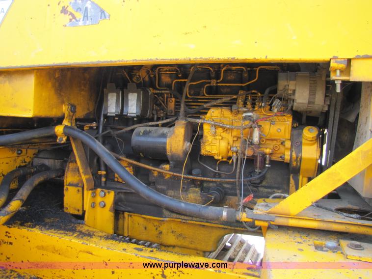 image for item 8668 1974 John Deere 690B excavator