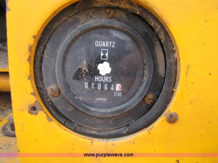 image for item 8668 1974 John Deere 690B excavator