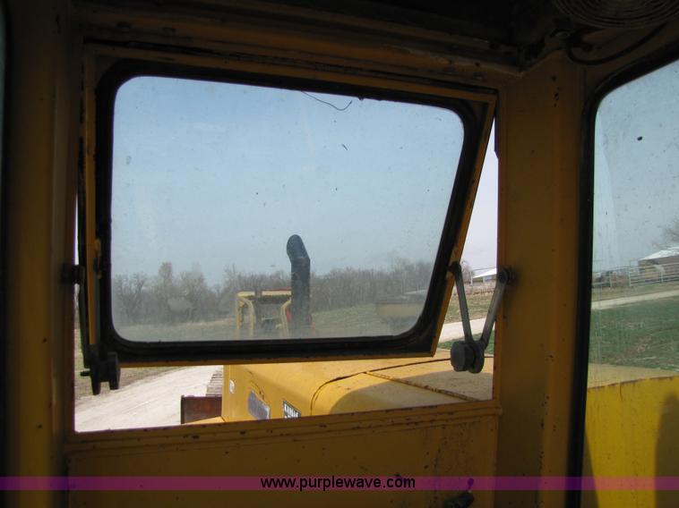 image for item 8668 1974 John Deere 690B excavator