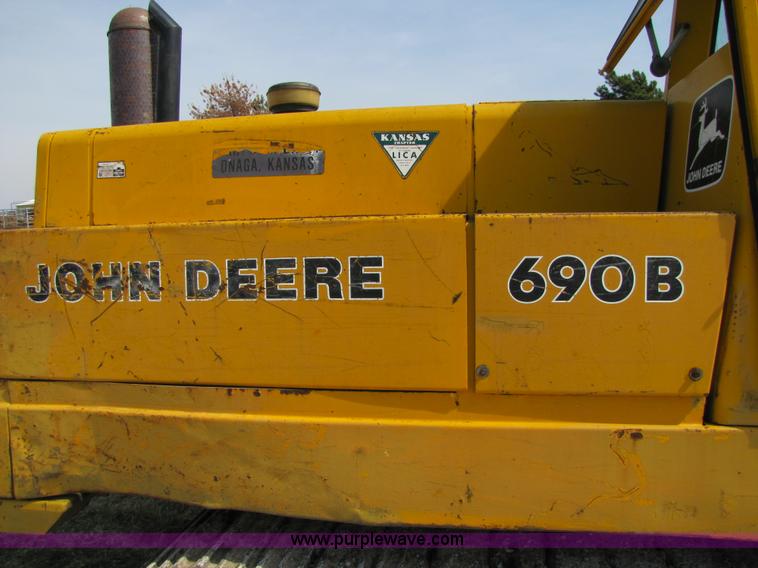 image for item 8668 1974 John Deere 690B excavator