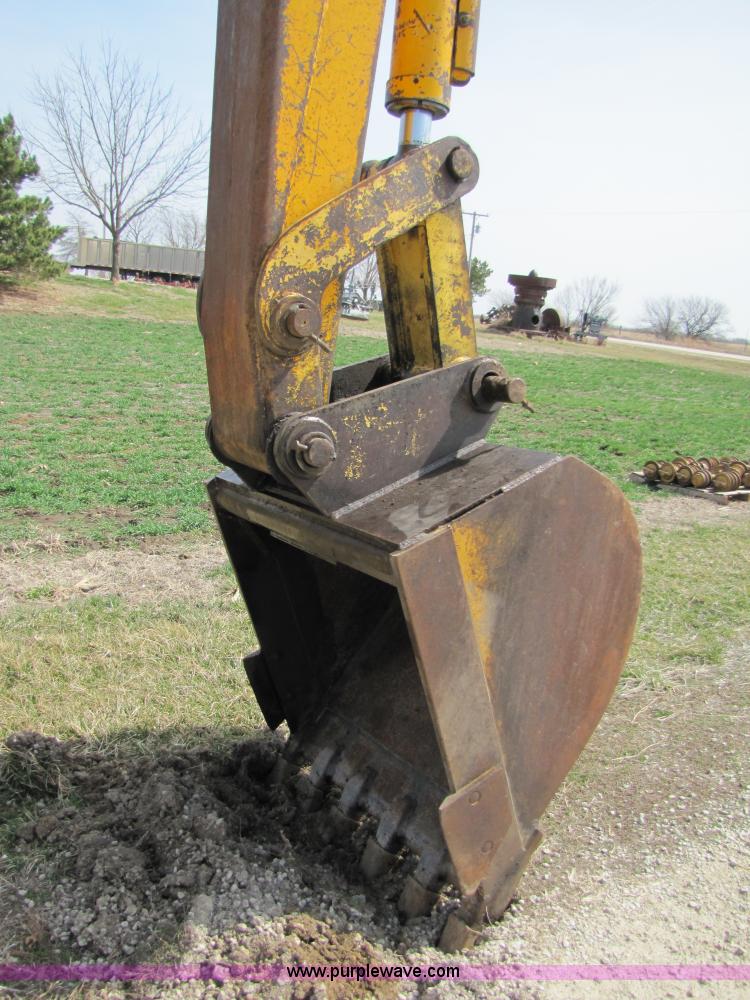 image for item 8668 1974 John Deere 690B excavator