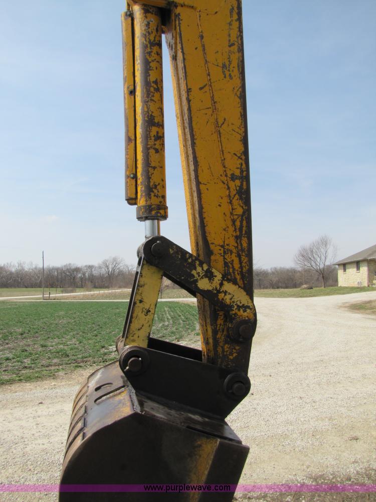 image for item 8668 1974 John Deere 690B excavator