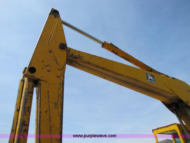 image for item 8668 1974 John Deere 690B excavator