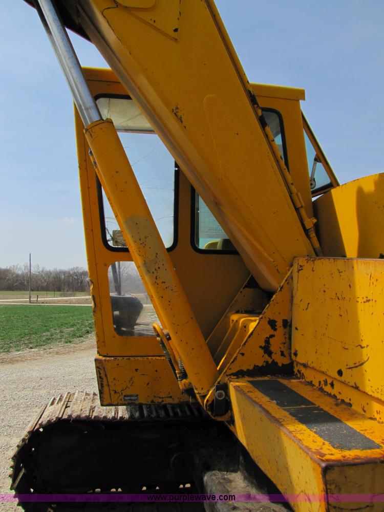 image for item 8668 1974 John Deere 690B excavator