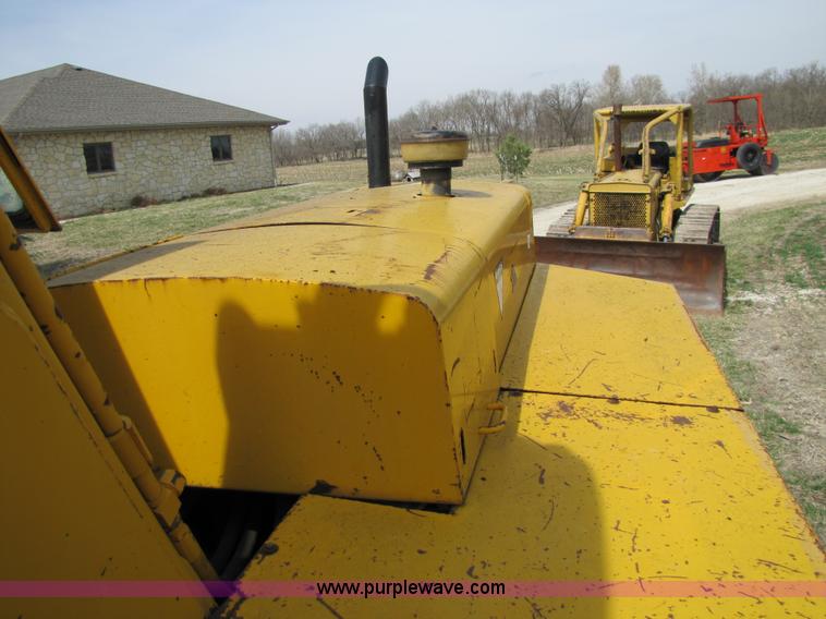 image for item 8668 1974 John Deere 690B excavator