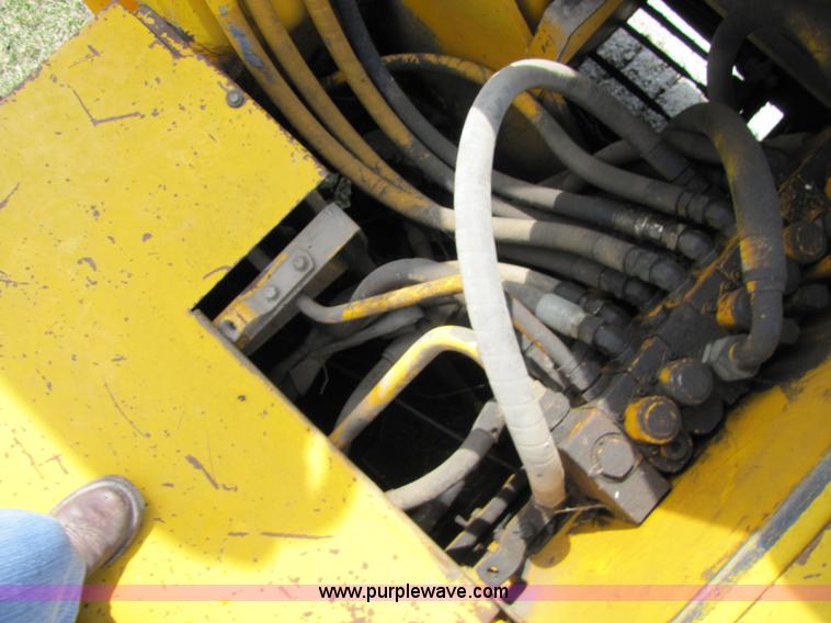 image for item 8668 1974 John Deere 690B excavator