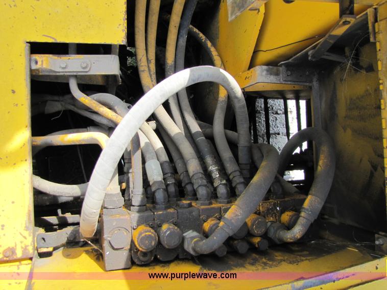 image for item 8668 1974 John Deere 690B excavator