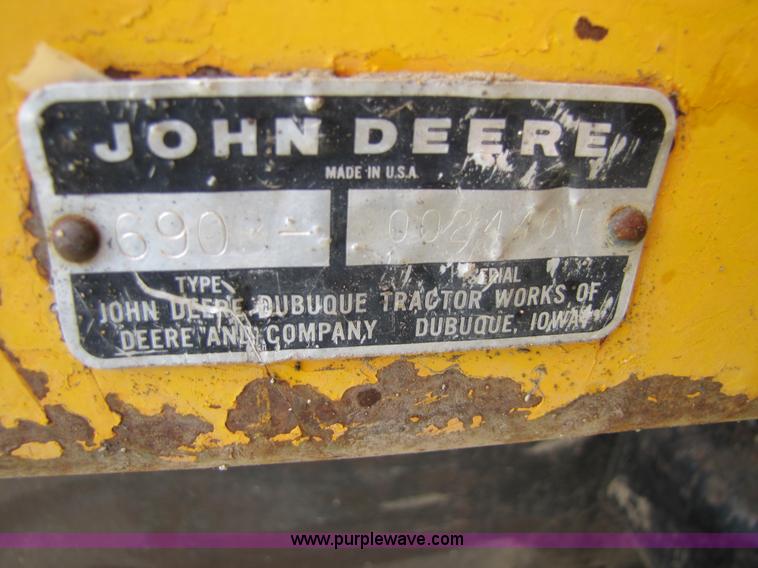 image for item 8668 1974 John Deere 690B excavator