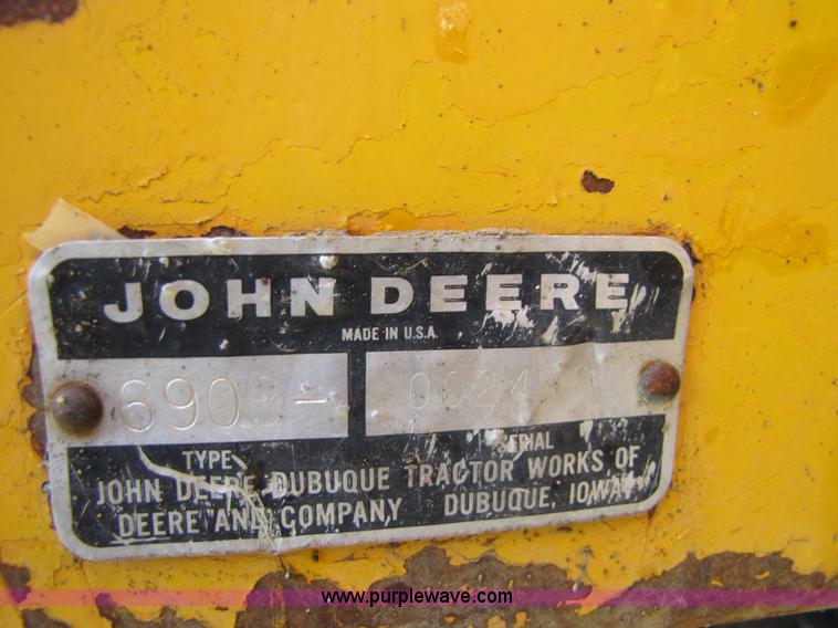 image for item 8668 1974 John Deere 690B excavator