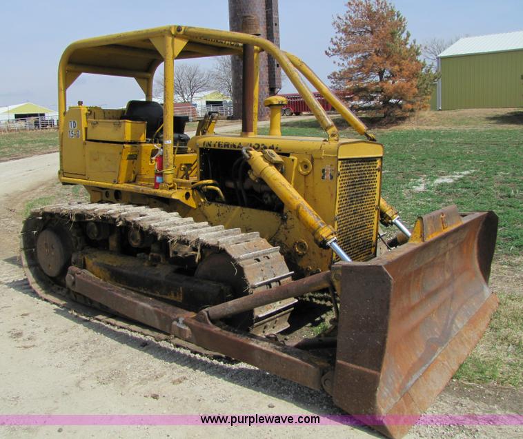 image for item 8669 1966 International TD-15B dozer