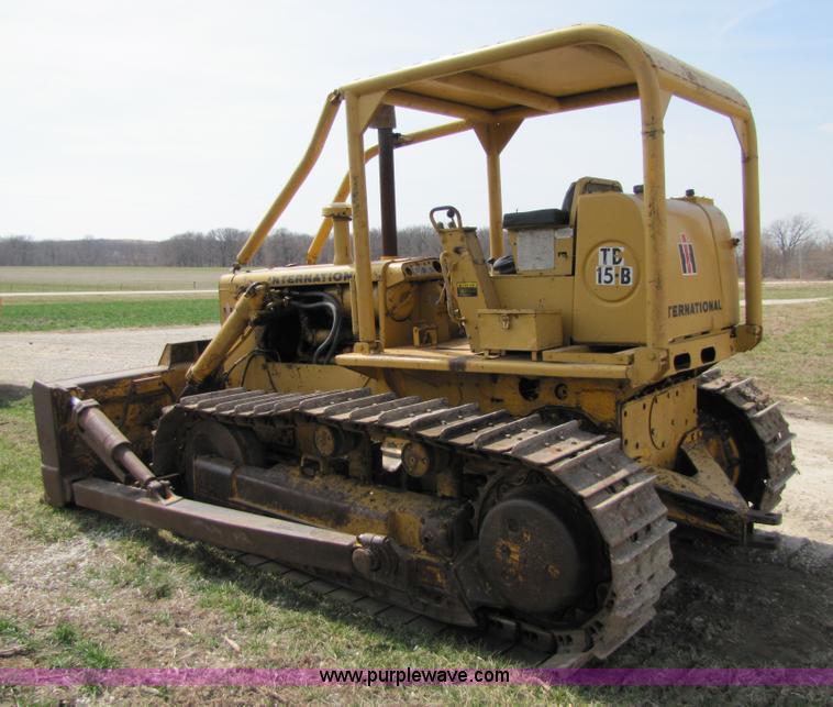 image for item 8669 1966 International TD-15B dozer