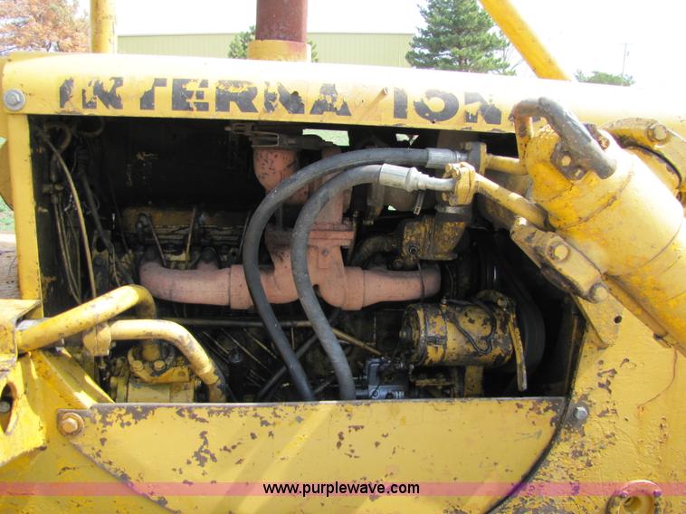 image for item 8669 1966 International TD-15B dozer