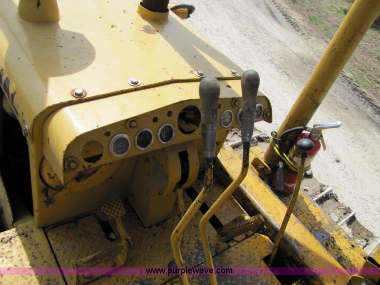 image for item 8669 1966 International TD-15B dozer