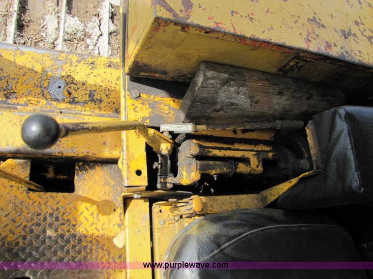 image for item 8669 1966 International TD-15B dozer