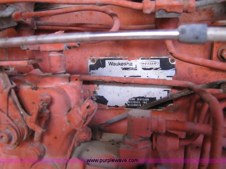 image for item 8670 Galion Dresser S4-6B roller