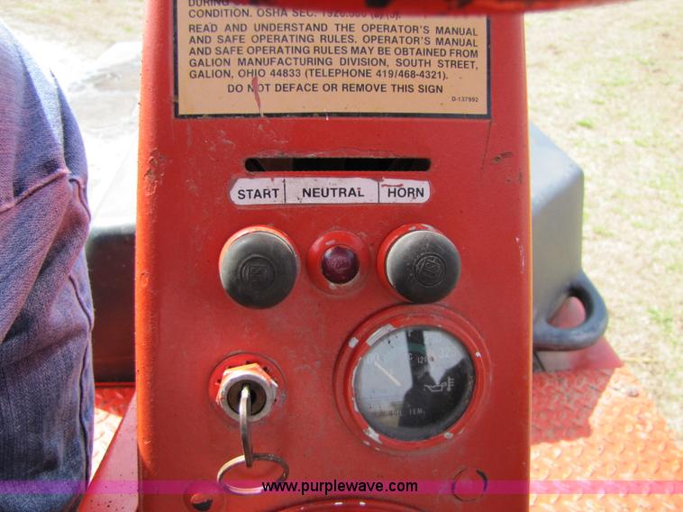 image for item 8670 Galion Dresser S4-6B roller