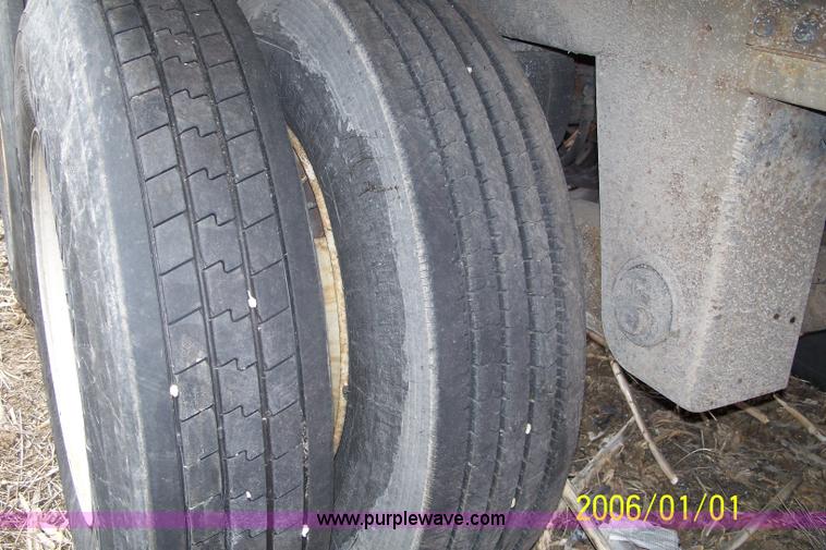 image for item 1000 1998 Great Dane Dry Van