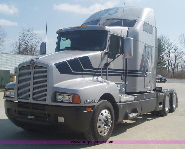 image for item 1337 2003 Kenworth T600 semi truck