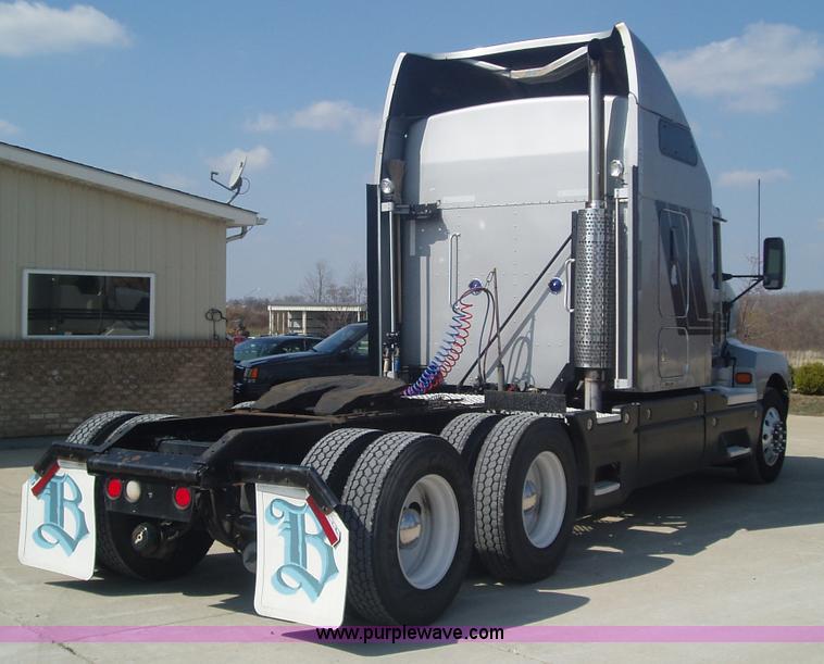 image for item 1337 2003 Kenworth T600 semi truck