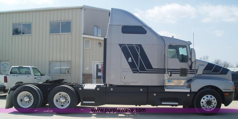 image for item 1337 2003 Kenworth T600 semi truck