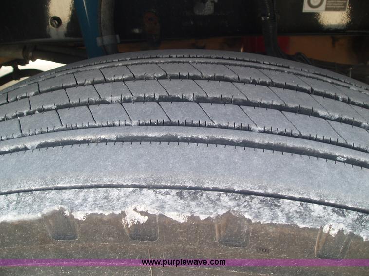 image for item 1337 2003 Kenworth T600 semi truck