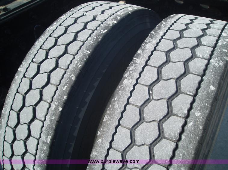 image for item 1337 2003 Kenworth T600 semi truck