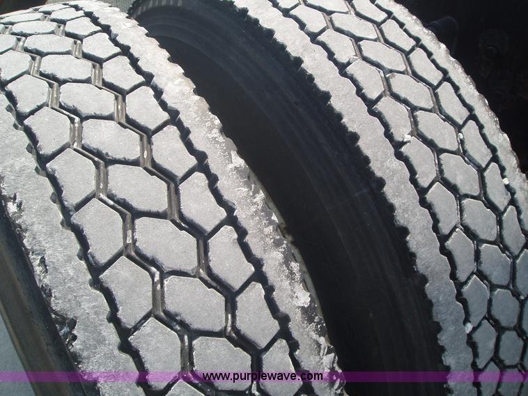 image for item 1337 2003 Kenworth T600 semi truck