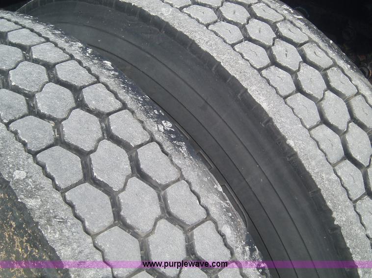 image for item 1337 2003 Kenworth T600 semi truck