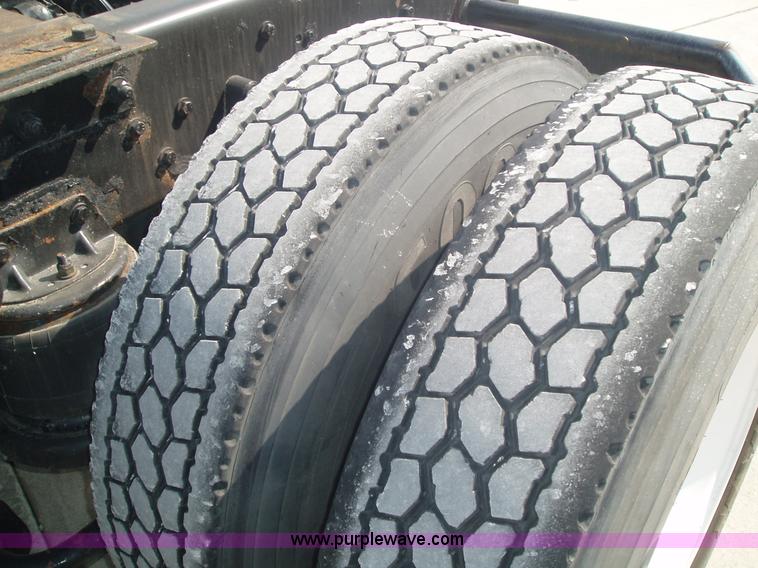 image for item 1337 2003 Kenworth T600 semi truck